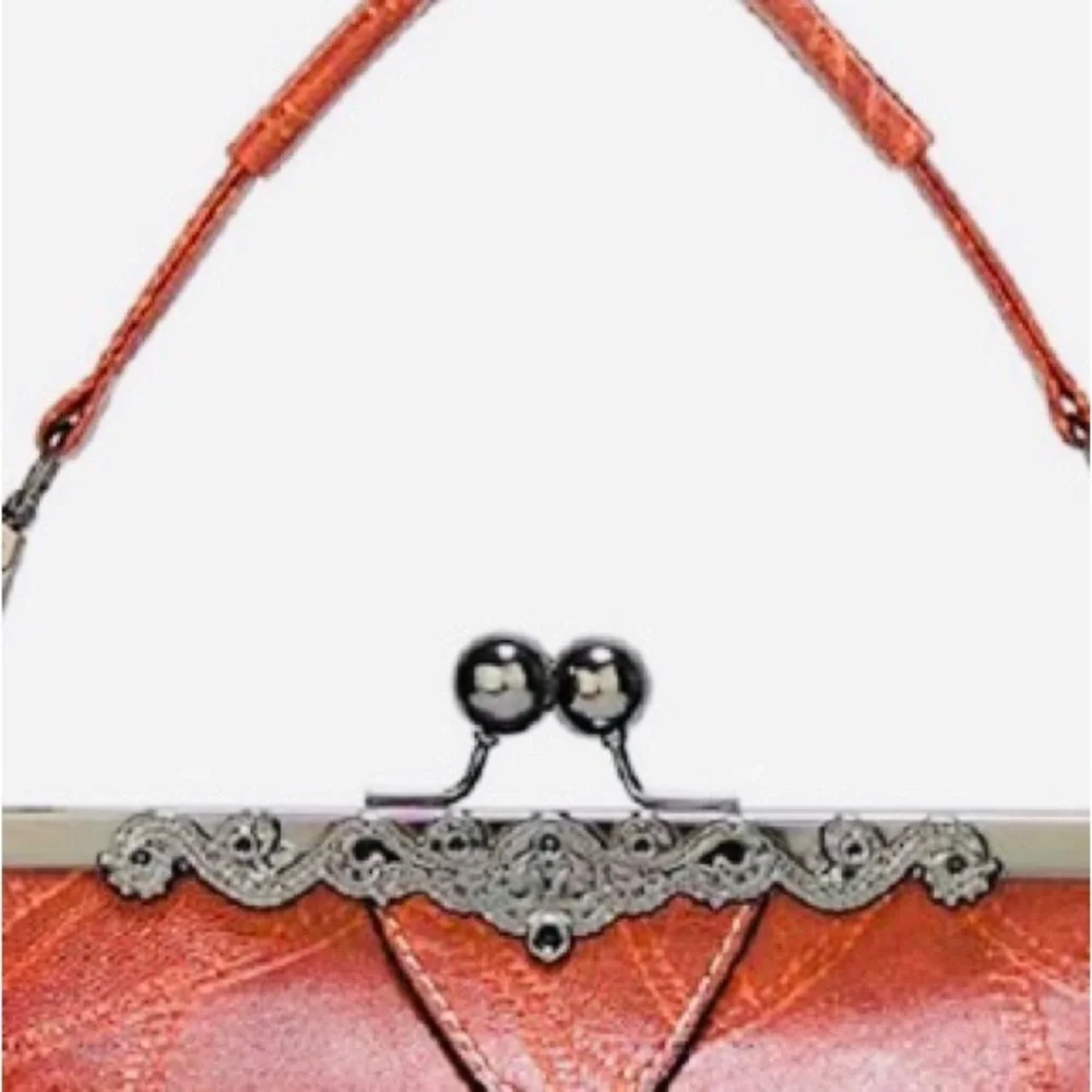 Bykoine Retro Hollow Oil Wax PU Leather Handbag with Kisslock EUC - Picture 4 of 8